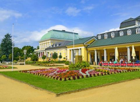 Vyberte sa za skvelým relaxom a doplňte si energiu wellness pobytom v hoteli Zátiší*** vo Františkových Lázňach.