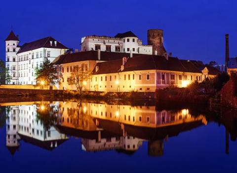 Útulné izby, skvelá kuchyňa a ako pozornosť pri príjazde fľaša vína – to na vás čaká na dovolenke v Jindřichově Hradci v hoteli Vajgar***.