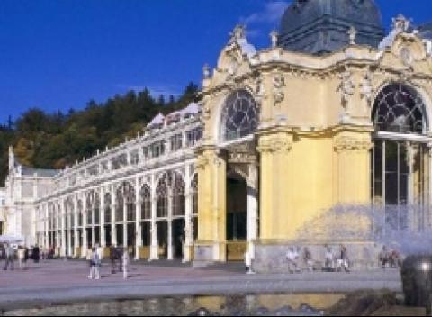 Zažite pokoj v atmosfére historického kúpeľného mesta. Pobyt v Mariánskych Lázňach v Orea Hotel Anglický Dvůr**** s raňajkami pre dvoch.