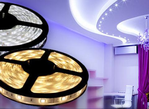 LED pásy s konektorom s neutrálnym či teplým bielym svetlom. S nádychom nadčasovej elegancie vám presvetlia príbytok jemným svetlom.  