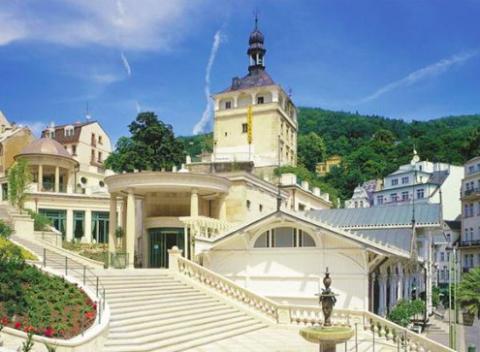 Poznajte tie najkrajšie miesta svetovo preslávených kúpeľov Karlove Vary a doprajte si poriadnu dávku odpočinku s masážami a wellness. 