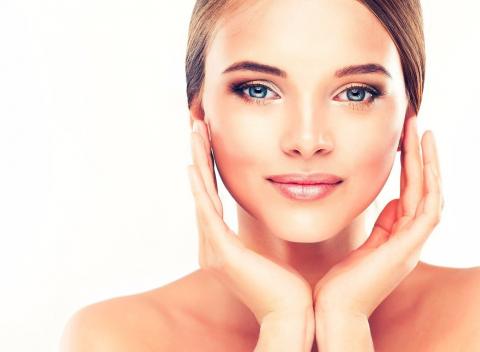 Tri balíčky ošetrenia pleti pre dokonalý zovňajšok. Vyberte si jeden z troch balíčkov podľa toho, čo vaša pokožka potrebuje najviac.