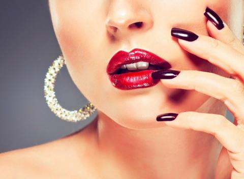 Gélové nechty so zdobením a spevnenie nechtov gél lakom. Splňte si vašu túžbu po elgantných a upravených nechtoch.