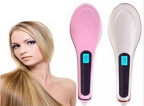 Digitálna antistatická keramická kefa so žehličkou. Vlasy upraví, vyžehlí, dodá im krásny lesk a pomocou iónov ich tiež hydratuje.