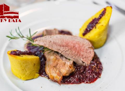 Pozvite svoju drahú polovičku na 3-chodovú delikátnu večeru a oslávte sviatok všetkých zaľúbených u Veľkého Batu.