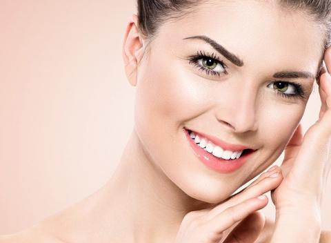 Vráťte sviežosť a krásu do vašej tváre. Fantasické omladenie bezbolestnou vitamínovou mezoterapiou s Dermaheal HSR.