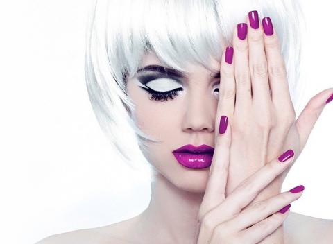 Nové gelové nechty na tipoch. Dajte si urobiť z vašich nechtíkov malé umelecké diela, ktoré vydržia až niekoľko týždňov.