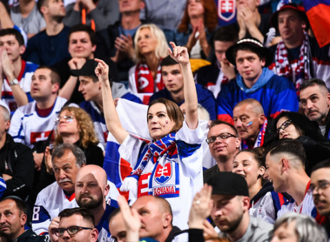 Autobusový zájazd na zápas na MS v hokeji Slovensko - Dánsko na šampionáte vo Švajčiarsku.