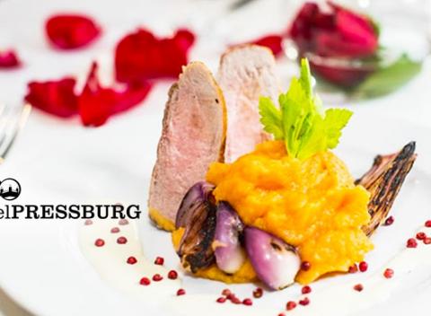 Romantická večera s 3 chodmi. Nevynechajte kulinársky zážitok priamo na brehu Dunaja a vychutnajte si špeciality prešporskej kuchyne.