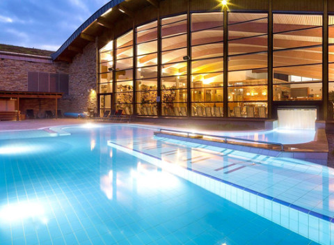 Celodenný vstup 3 v 1 do aquaparku TERMA BANIA, ktorý je hneď vedľa svahu.