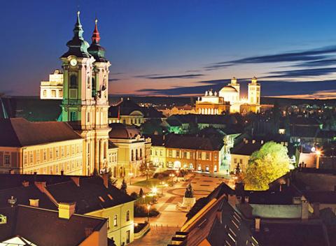 Navštívte Hotel Minaret, ktorý sa nachádza na najimpozantnejšom mieste barokového centra mesta Eger. Pobyt pre 2 s polpenziou a wellness.  