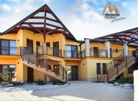 Zohrejte sa na termálnom kúpalisku vo Veľkom Mederi. Rodinná dovolenka v luxusnom penzióne Margaréta so zľavou na vstup na kúpalisko.