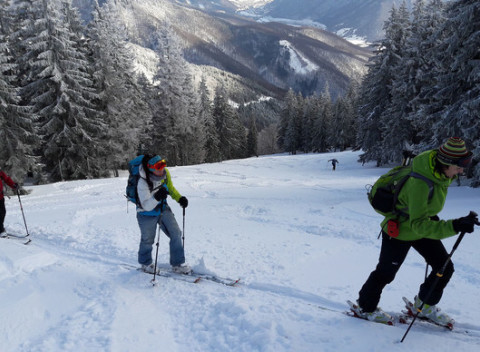 Vyskúšajte skialpinizmus pod dohľadom horského sprievodcu s kompletným vybavením vo Veľkej Fatre.