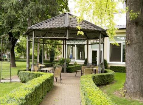 Prežite skvelý víkend v Nových Zámkoch. Ubytovanie vám poskytne luxusný hotel Grand*** obklopený zeleňou a vlastným parkom v centre mesta.