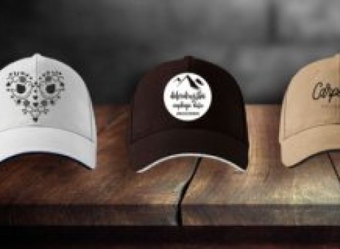 Šiltovky zo špeciálnej brúsenej bavlny s krásnym slovenským motívom od značky Naše slovenské.