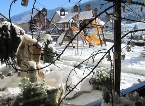 Luxus v duchu jánošíkovskej tradície. Valentínsky pobyt v Terchovej v elegantných izbách Hotela Jánošík*** s romantickou večerou pri krbe.