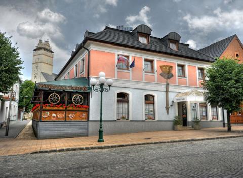 Užite si krásy mesta Kežmarok a strávte valentínsky či veľkonočný víkend s 3-chodovou romantickou večerou a prekvapením v hoteli Club.