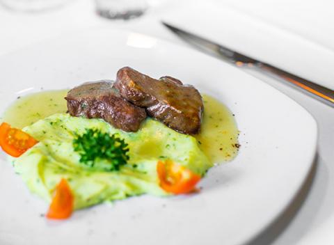 8-chodové degustačné menu u Veľkého Batu. V tématicky vyzdobenej reštaurácii vám pomôžeme pri rozhodovaní a plánovaní svadobnej hostiny.