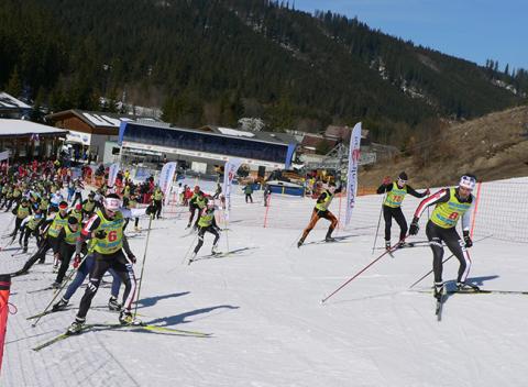 Celodenný skipas alebo kombinácia pre kompletný zážitok - neobmedzené lyžovanie a kúpanie v Aquaparku Oravice v jeden deň.