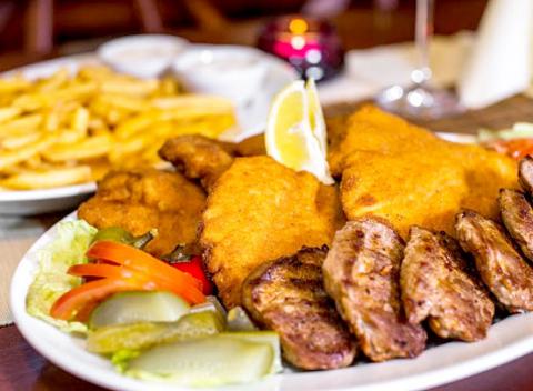 Vychutnajte si poriadnu porciu mäsa v reštaurácii Wolker. Chrumkavý XXL rezeň z bravčového karé alebo skvelá misa mäsa.