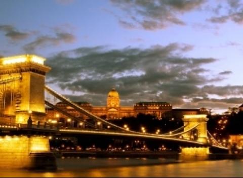 Jedinečné 3 až 4 dni plné romantiky v Budapešti. Pohodlné ubytovanie v City Hotel Unio*** s raňajkami a relaxom. 