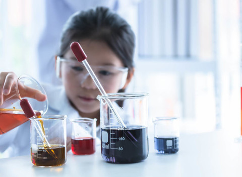 Science workshop, 2-hodinový Science workshop pre 1 dieťa vo veku 5 až 12 rokov.