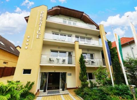 Doprajte si parádnu dovolenku v najznámejšom maďarskom termálnom letovisku. Na výber máte medzi pobytom s raňajkami a s polpenziou. 