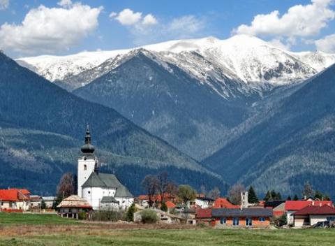Načerpajte nové sily počas dovolenky na čistom horskom vzduchu. 2 až 6-dňový pobyt v Tatrách s raňajkami či polpenziou pre 2 v hoteli Ski.