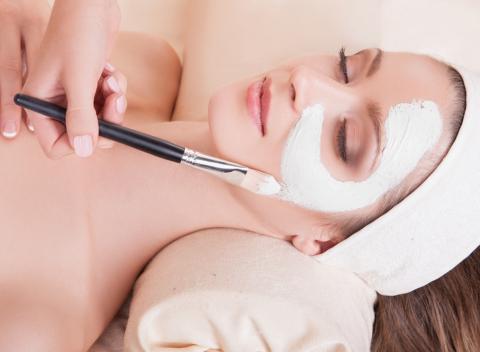 Kompletné ošetrenie pleti kozmetikou Skeyndor alebo Germaine de Capuccini‎. Užite si starostlivosť o váš vzhľad spolu s relaxačnou masážou.