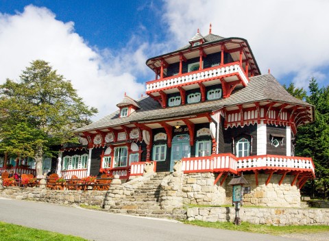 Beskydy pri Pustevnách s polpenziou a fľašou vína v Penzióne U Veterána.