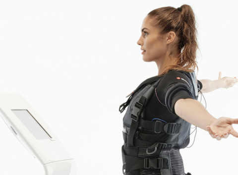 Účinné a nenáročné cvičenie pomocou impulzov z XBody. Účinný tréning, ktorý využíva technológiu EMS.