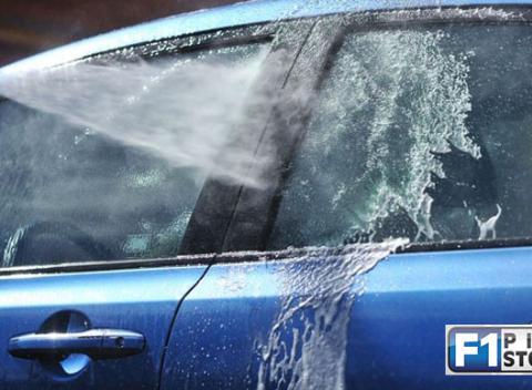 Auto ako zo škatuľky a pripravené na nové dobrodružstvá. Kompletné umytie interiéru a exteriéru vozidla v ručnej autoumyvárni F1 Pitstop.