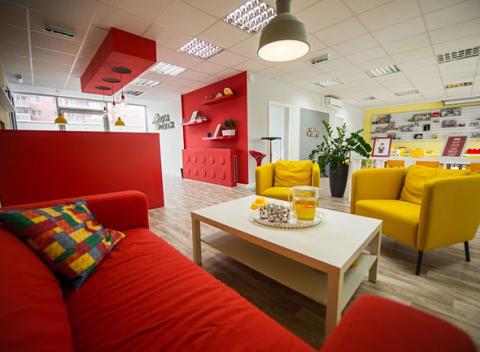 Denný letný tábor s kockami LEGO® v novom centre kreatívneho vzdelávania Brick by Brick. Nechaj sa stiahnuť do sveta úžasných kociek. 