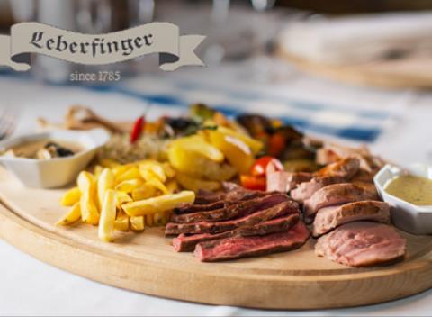 Pochutnajte si na vynikajúcej mise grilovaných špecialít a lahodnom dezerte pre 2 osoby v reštaurácii Leberfinger.