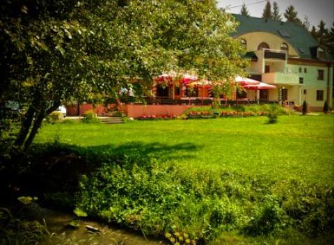 Užite si víkend plný relaxu v Hoteli Garden v Košickej Belej, ktorý vám ponúka vonkajší bazén, krb a záhradu s grilom. 