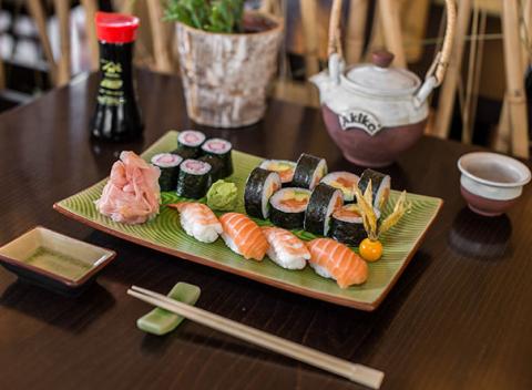 Exkluzívny sushi set pre 2 osoby v Akiko Sushi bar & restaurant. Pochutnajte si na tradičnej pochúťke z Japonska. 