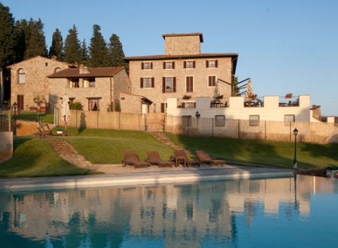 Vyrazte na oddych do Toskánska medzi vinice a olivové háje. Dovolenka vo vile zo 16. storočia vo vinárskej oblasti Chianti s raňajkami.