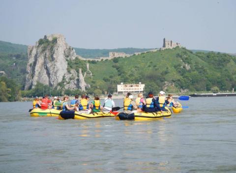 Nenechajte si ujsť nezabudnuteľný zážitok - splav Dunaja z Heinburgu do Bratislavy. Užite si romantiku spolu s celou rodinou. 