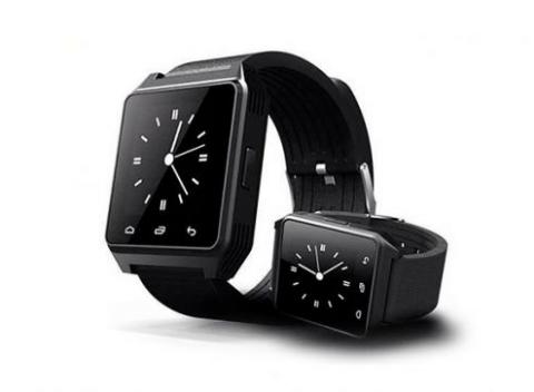 Chcete byť originálny a ísť s dobou? Zadovážte si chytré hodinky SmartWatch, ktoré sú nabité funkciami a môžete s nimi i telefonovať.