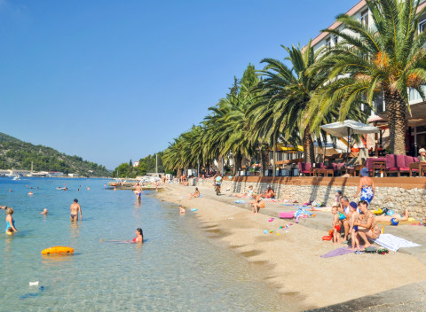 Chorvátsko v Hoteli Posejdon *** priamo na pláži s all inclusive a bazénom.