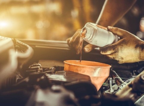 Výmena oleja, olejového filtra + vzduchového filtra s materiálom a servisná prehliadka.