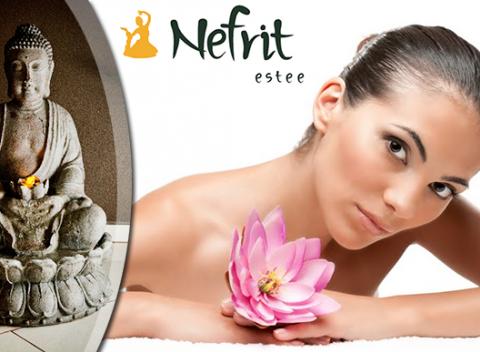 Diamantová mikrodermabrázia na omladenie. Ozdravenie pleti, zjemnenie akné jemným pílingom s diamantmi a celkové omladenie pleti.