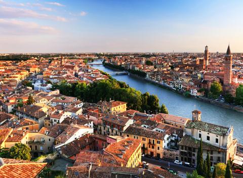 Spoznávajte krásy romantických talianskych Benátok a čarovnej Verony. Poznávací zajazd na 4 dni s možnosťou kúpania. 