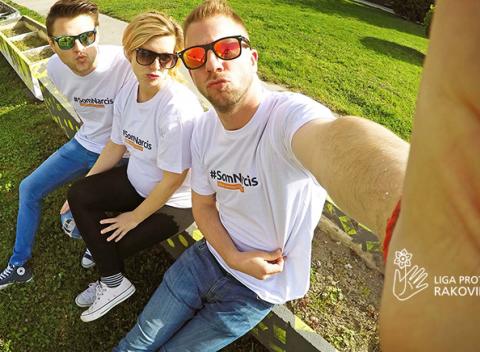 Limitovaná edícia tričiek-SomNarcis pri príležitosti zbierky Deň narcisov. Vyjadrite svoju spolupatričnosť s onkologickými pacientmi. 