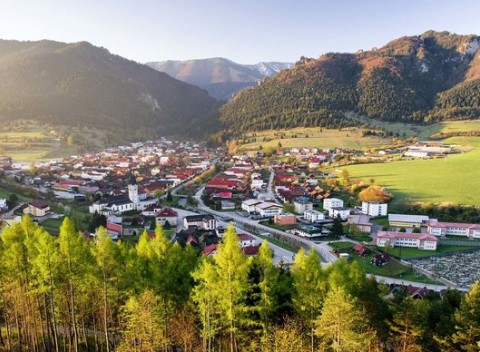 Oddych v Terchovej s ubytovaním v hoteli Gold*** pod sochou Jánošíka.