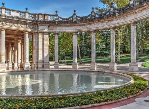 Užite si skvelú dovolenku v talianskom Toskánsku priamo v centre kúpeľného mesta Montecatini Terme v hoteli Touring Internazionale.