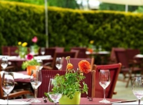 Objavte krásy a historické pamiatky metropoly Poľska. Ubytovanie pre dvoch na 3-4 dni s raňajkami v Hoteli Regent Warsaw 5***** vo Varšave. 