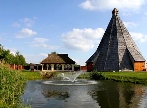 Zážitkový pobyt vo vagónoch či penzióne s wellness v rezorte s najvyšším vigvamom na svete. Dobrodružstvo na 2-3 noci, na ktoré nezabudnete.