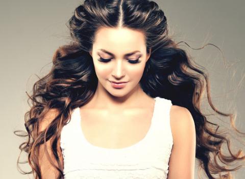 Profesionálne predlžovanie alebo strih vlasov. Vystavte svoju korunou krásy na obdiv. Príjemné prostredie s milými kaderníčkami. 