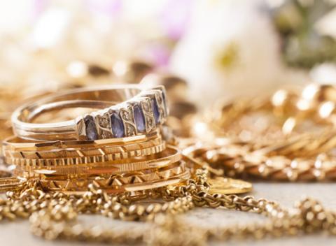 Využite skvelú akciu a opravte si zlaté alebo strieborné šperky podľa vašich predstáv. Starý prsteň či roztrhnutá retiazka budú ako nové.